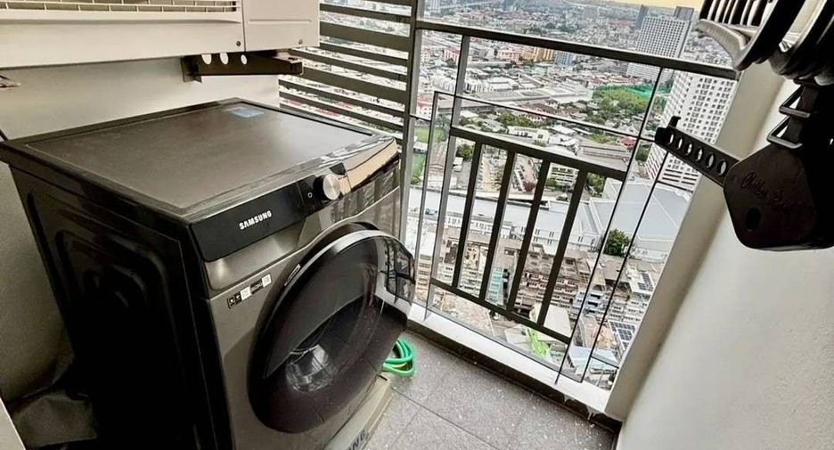 Wohnung zur Miete mit Studio in Yan Nawa, Bangkok