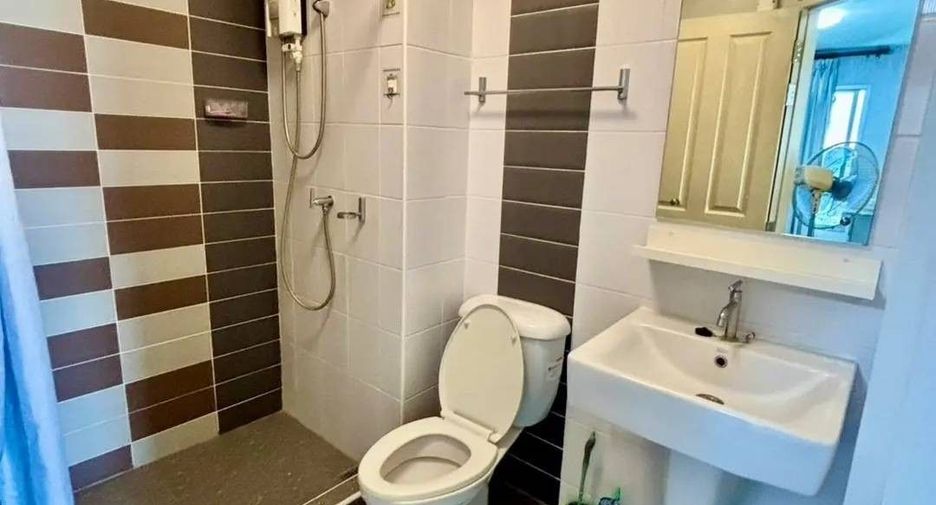 Wohnung zur Miete mit Studio in Yan Nawa, Bangkok