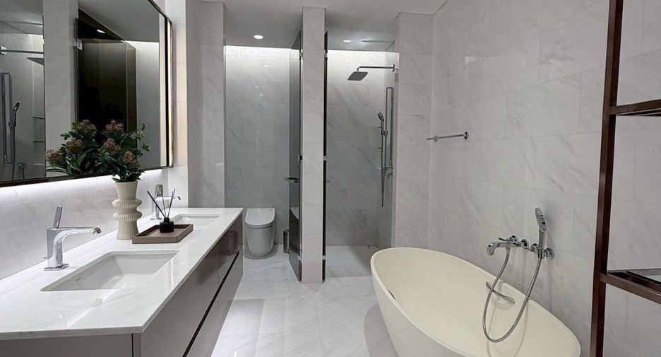 À louer 2 chambres condo à Pathum Wan, Bangkok