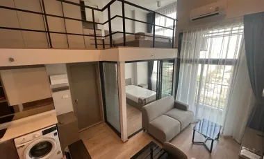 Condo en alquiler de 2 habitaciones en Huai Khwang, Bangkok