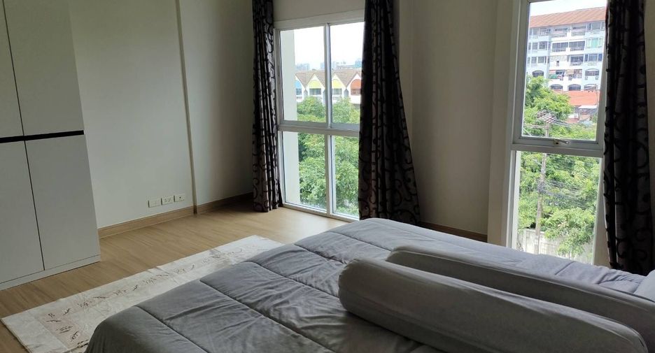 For rent 2 bedrooms condo in Wang Thonglang, Bangkok