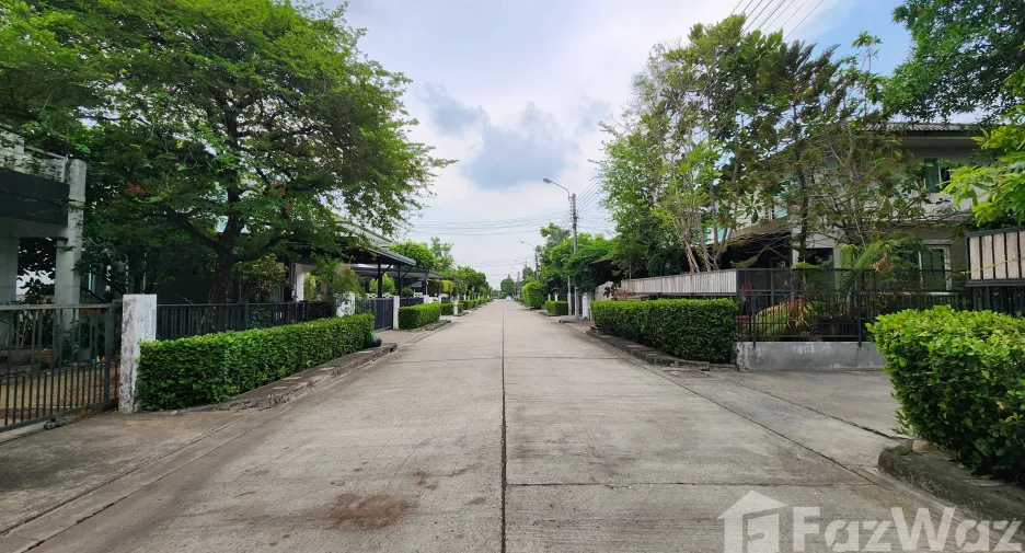 Haus zum Kauf mit 3 Zimmer in Khlong Sam Wa, Bangkok