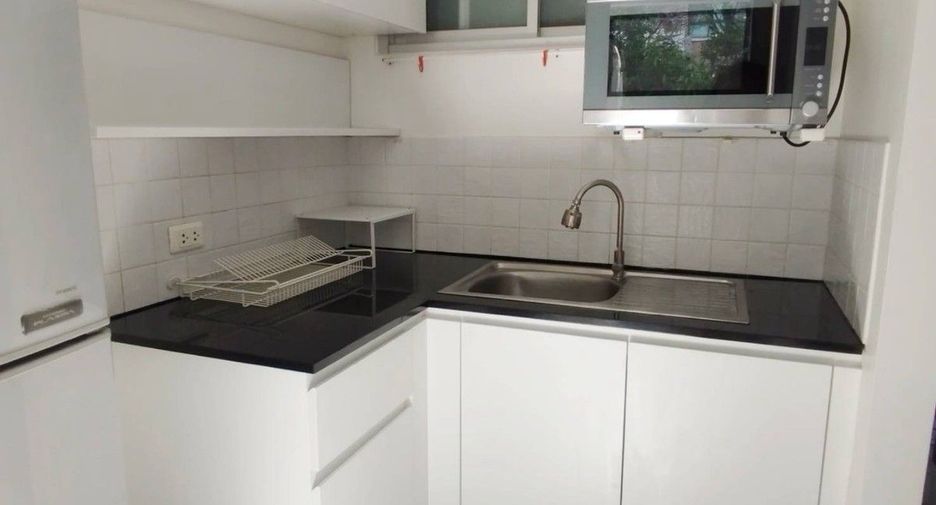 À vendre 1 chambre condo à Yan Nawa, Bangkok