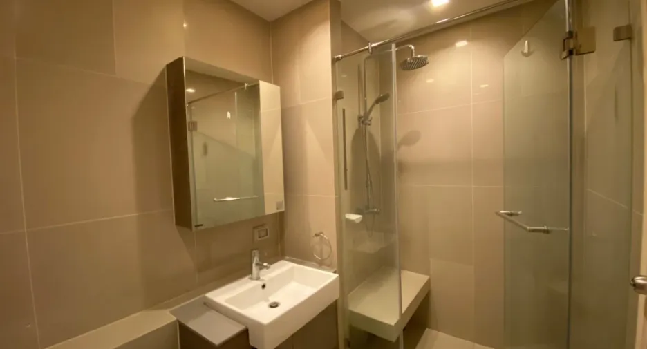 For rent 1 bed condo in Huai Khwang, Bangkok