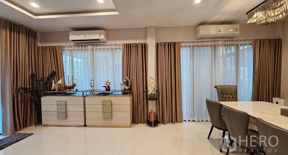 For rent 3 bedrooms house in Saphan Sung, Bangkok