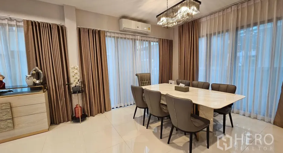 For rent 3 bedrooms house in Saphan Sung, Bangkok