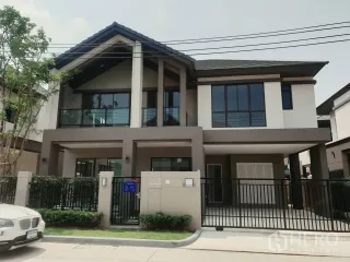 For rent 3 bedrooms house in Saphan Sung, Bangkok