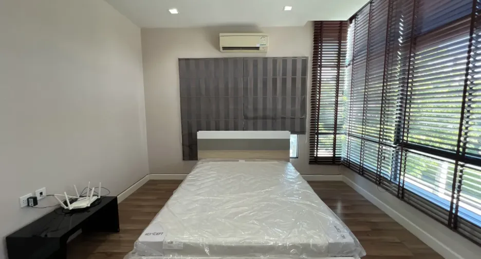 À louer 3 chambres maison à Bang Kapi, Bangkok