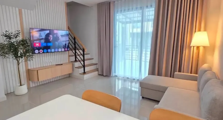For rent 3 bedrooms townhouse in Bang Phli, Samut Prakan