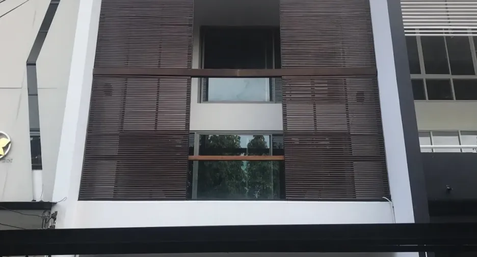 Oficina en alquiler de 3 habitaciones en Watthana, Bangkok