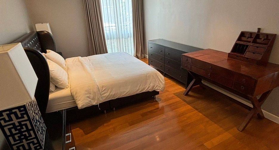 For sale 3 bedrooms condo in Watthana, Bangkok