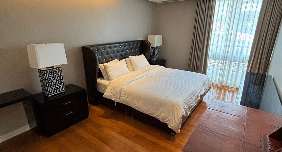 For sale 3 bedrooms condo in Watthana, Bangkok