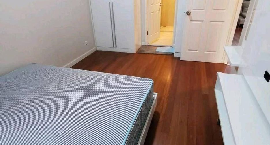 For sale 3 bedrooms condo in Huai Khwang, Bangkok