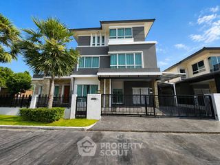 Casa en alquiler y en venta de 5 habitaciones en Saphan Sung, Bangkok