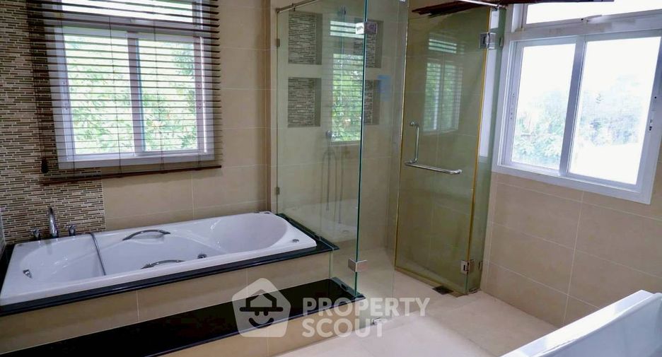 Casa en venta de 5 habitaciones en Saphan Sung, Bangkok