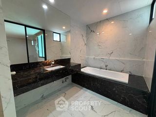 For rent 3 bedrooms townhouse in Saphan Sung, Bangkok