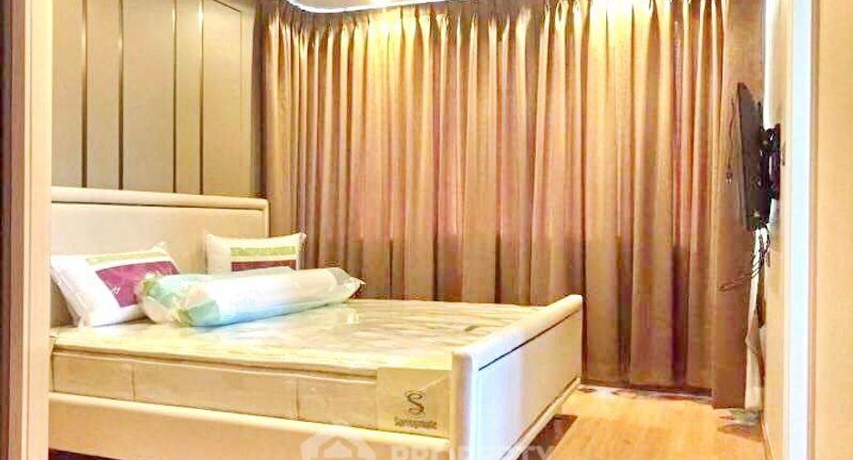 For rent 2 bedrooms condo in Huai Khwang, Bangkok