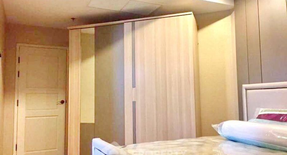 For rent 2 bedrooms condo in Huai Khwang, Bangkok