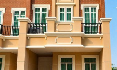 For sale 4 bedrooms condo in Watthana, Bangkok