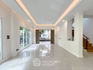Casa en venta de 3 habitaciones en Taling Chan, Bangkok