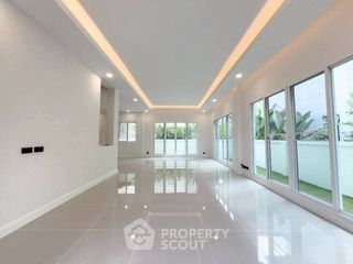 Casa en venta de 3 habitaciones en Taling Chan, Bangkok