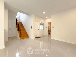 Casa en venta de 3 habitaciones en Taling Chan, Bangkok