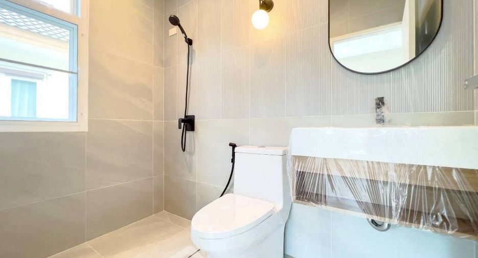 Casa en venta de 3 habitaciones en Taling Chan, Bangkok