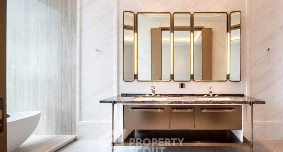 Condo en alquiler y en venta de 3 habitaciones en Pathum Wan, Bangkok