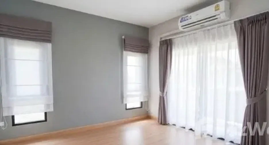 For sale 4 bedrooms house in San Kamphaeng, Chiang Mai
