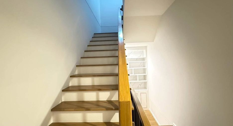 For rent 3 bedrooms house in Saphan Sung, Bangkok