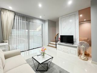 For rent 3 bedrooms house in Saphan Sung, Bangkok