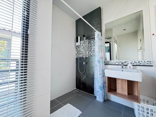 For rent 3 bedrooms house in Saphan Sung, Bangkok