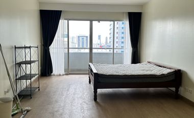 For rent studio condo in Pathum Wan, Bangkok