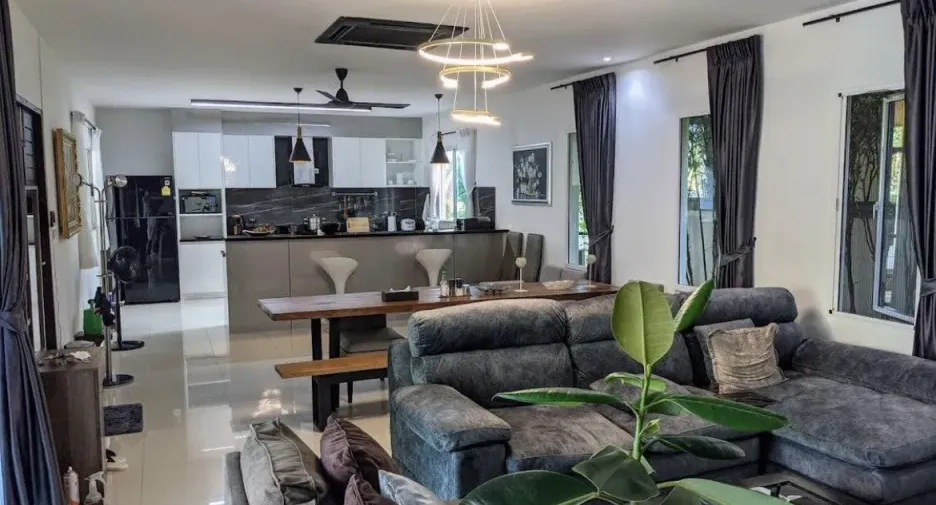 Villa zur Miete mit 5 Zimmer in Mueang Phuket, Phuket