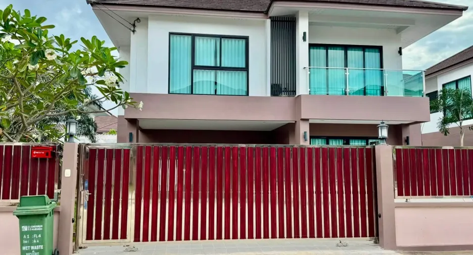 À louer 4 chambres maison à Bang Lamung, Chonburi