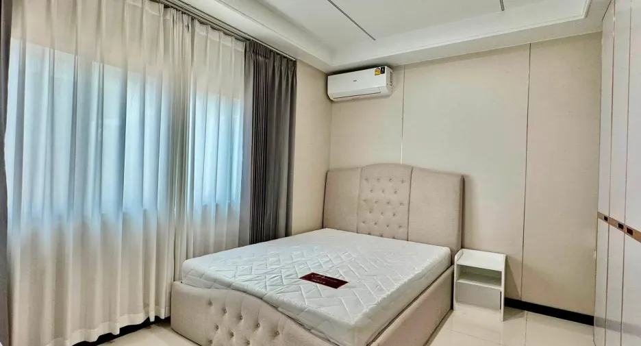 À louer 4 chambres maison à Bang Lamung, Chonburi