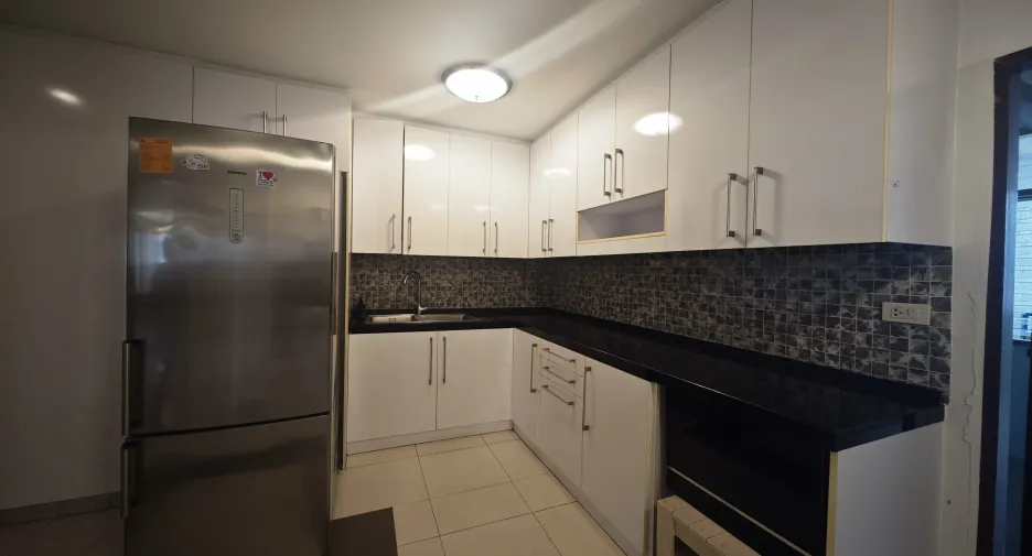 For rent 3 bedrooms condo in Yan Nawa, Bangkok