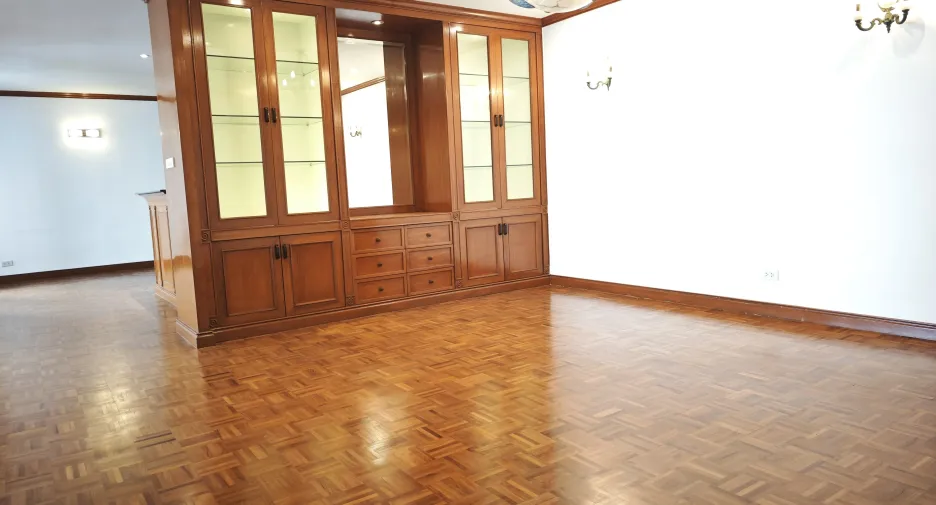For rent 3 bedrooms condo in Yan Nawa, Bangkok
