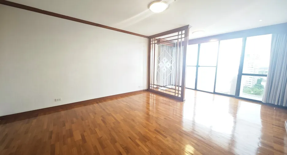 For rent 3 bedrooms condo in Yan Nawa, Bangkok