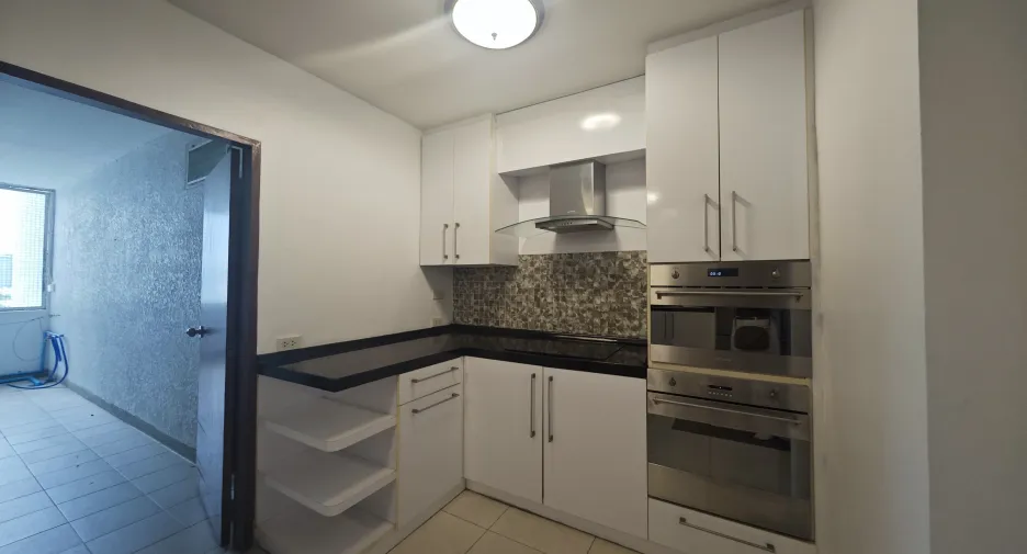 For rent 3 bedrooms condo in Yan Nawa, Bangkok