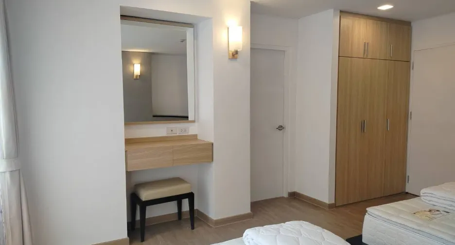 For rent 2 bedrooms apartment in Watthana, Bangkok