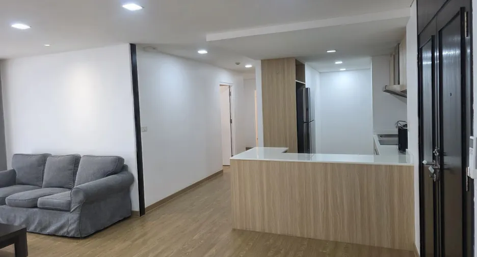For rent 2 bedrooms apartment in Watthana, Bangkok