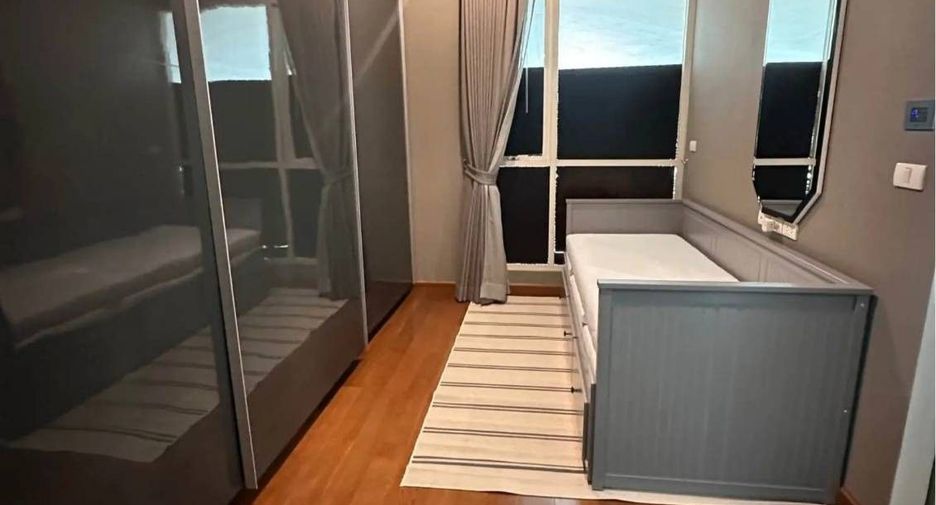 For rent 2 bedrooms condo in Pathum Wan, Bangkok