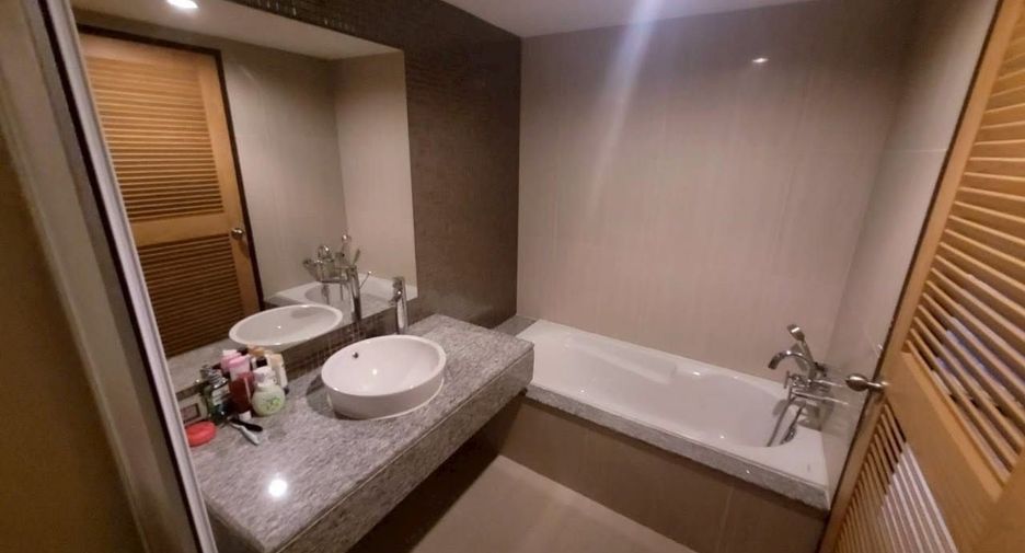 For rent 2 bedrooms condo in Phaya Thai, Bangkok