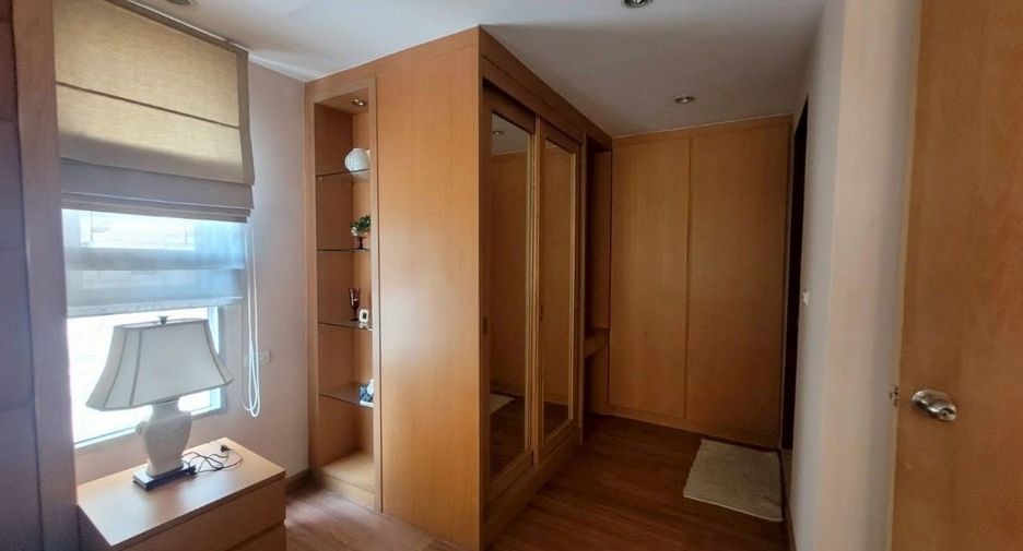 For rent 2 bedrooms condo in Phaya Thai, Bangkok