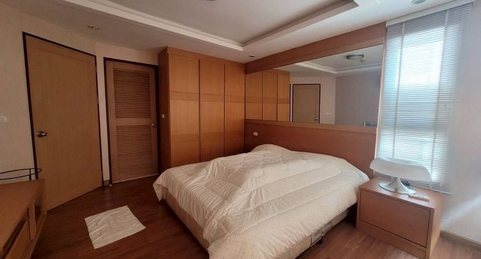 For rent 2 bedrooms condo in Phaya Thai, Bangkok