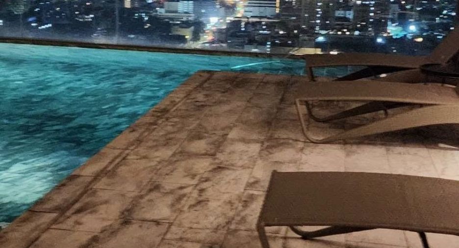 For rent 2 bedrooms condo in Watthana, Bangkok