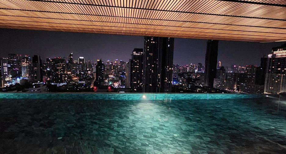For rent 2 bedrooms condo in Watthana, Bangkok