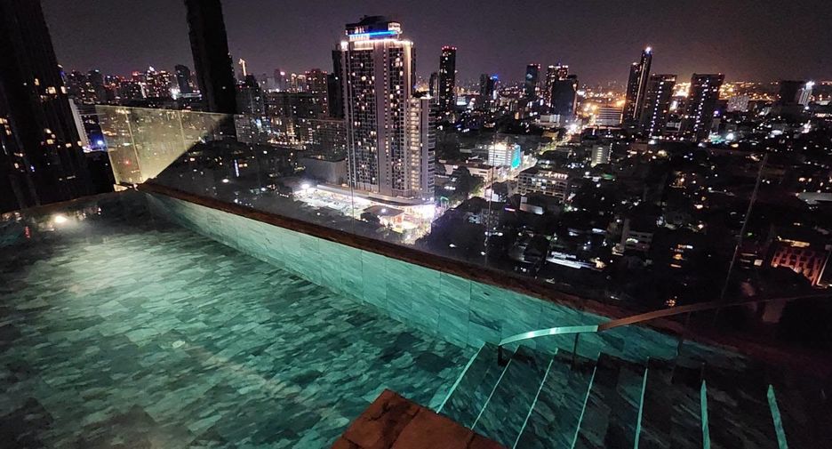 For rent 2 bedrooms condo in Watthana, Bangkok