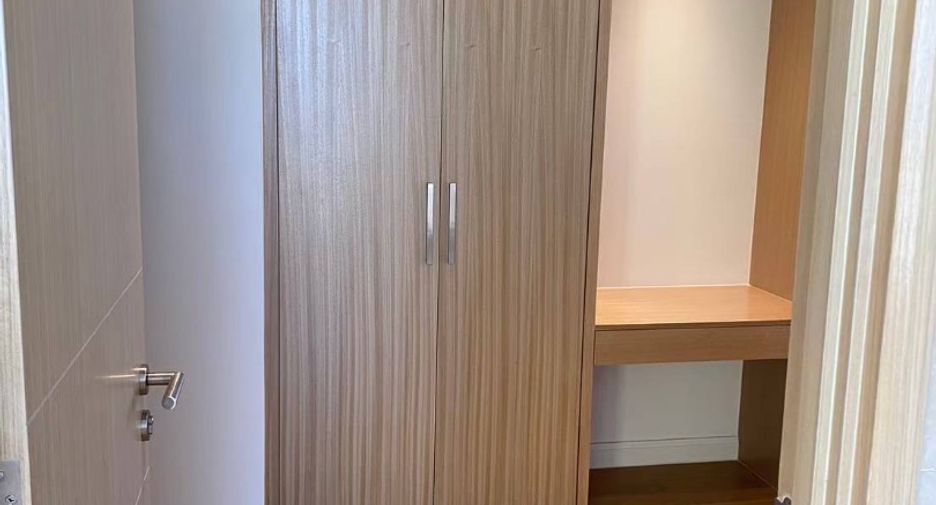 For sale 4 bedrooms condo in Khlong San, Bangkok
